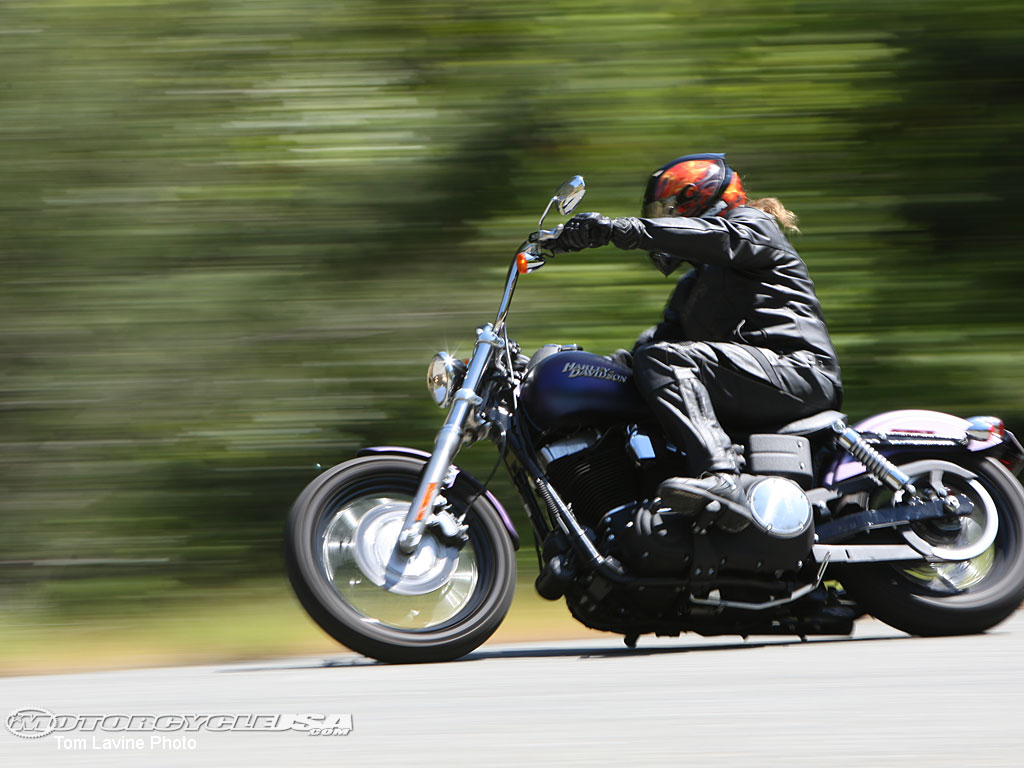 2010款哈雷戴维森Dyna Street Bob - FXDB摩托车图片3