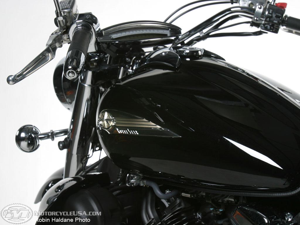 款雅马哈Royal Star 1300 Tour Deluxe摩托车图片3