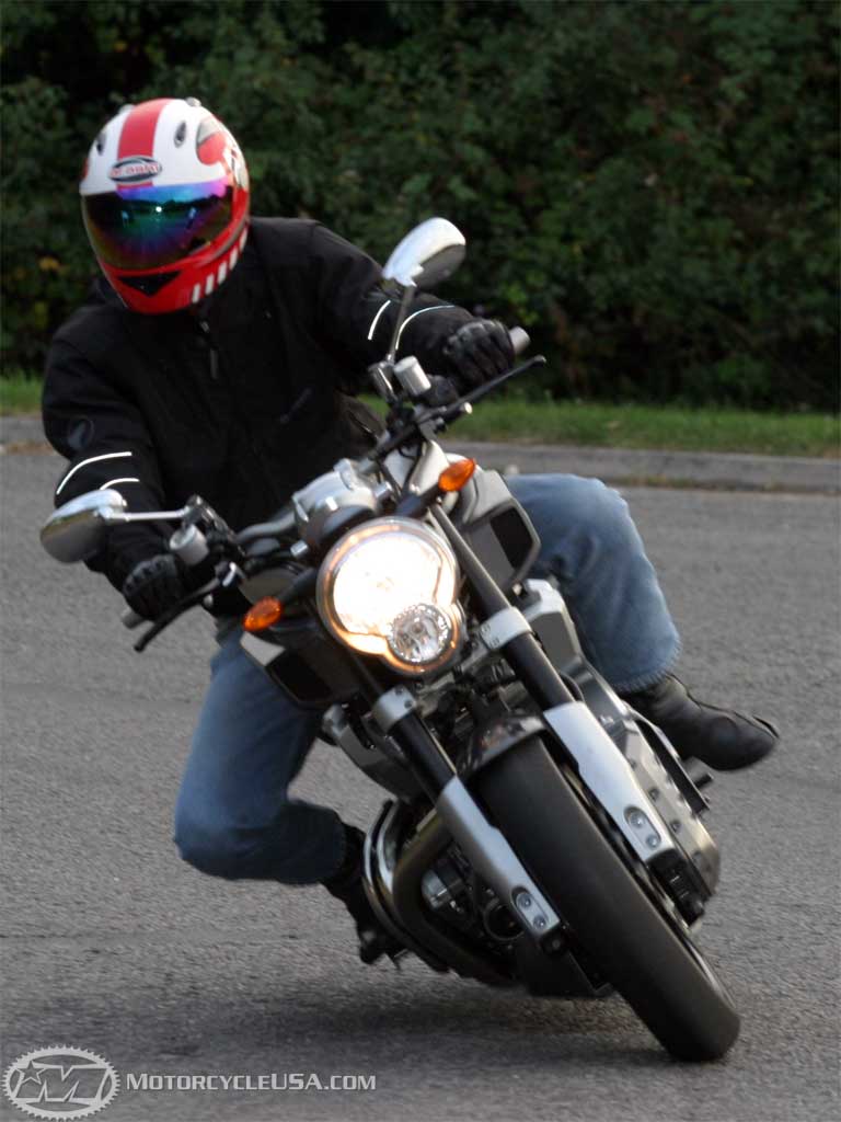 款雅马哈MT-01摩托车图片4
