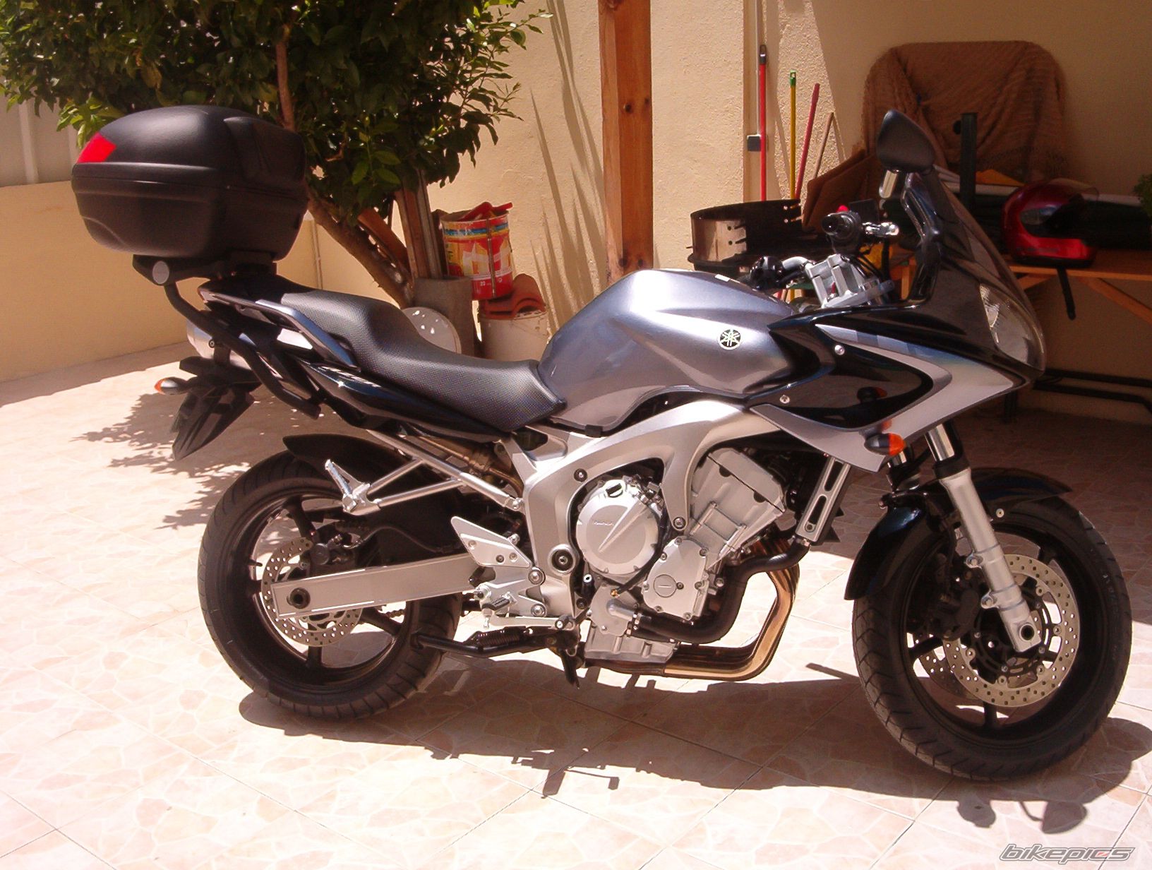 2005款雅马哈FZ6摩托车图片1