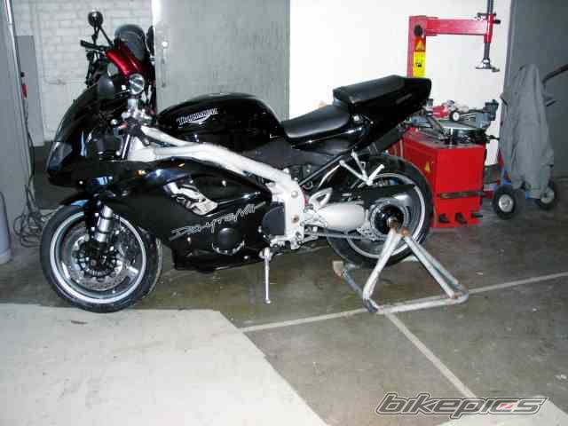 2005款凯旋Daytona 955i摩托车图片3