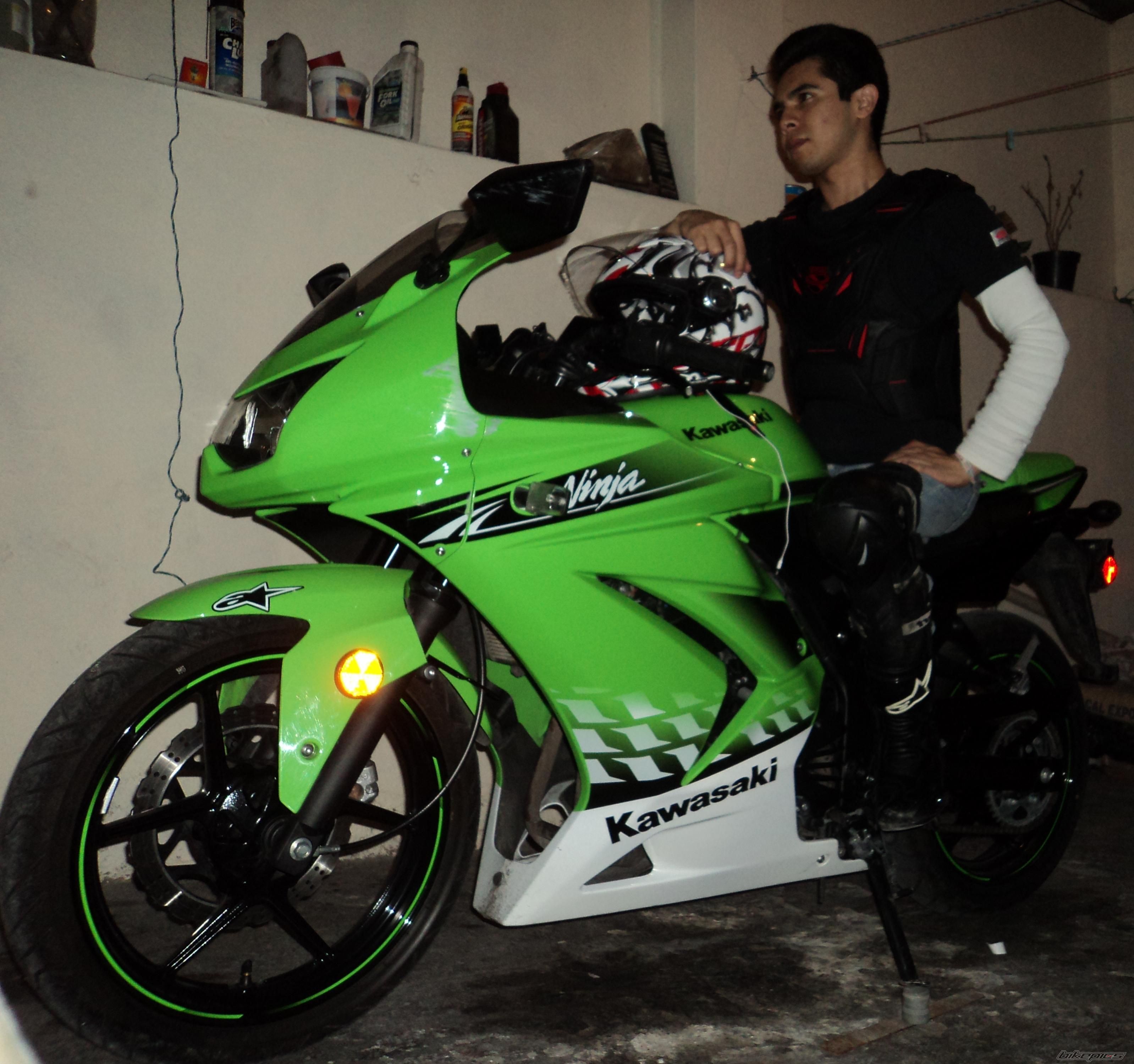 2010款川崎Ninja 250R摩托车图片1