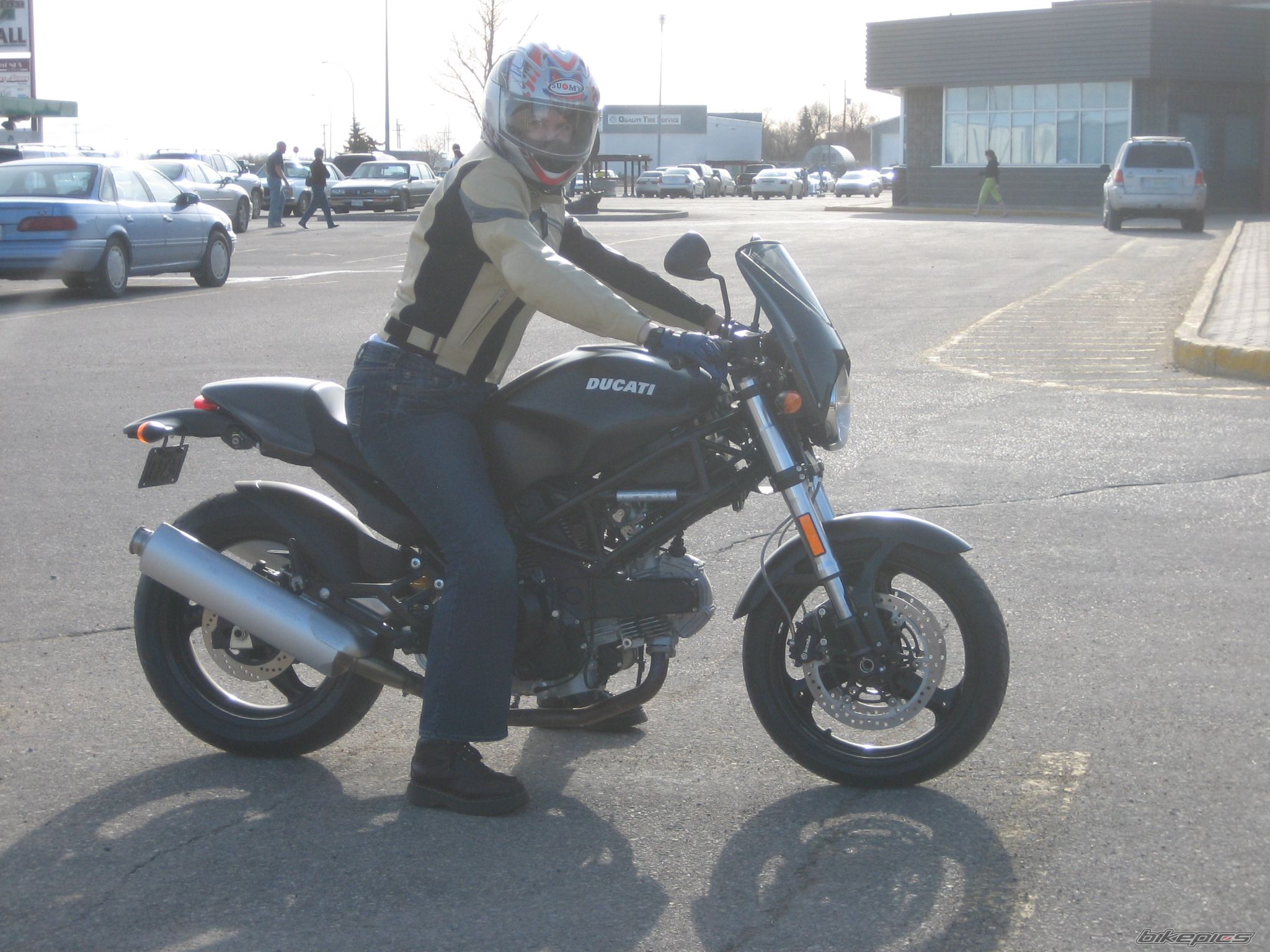 款杜卡迪Monster 695摩托车图片4