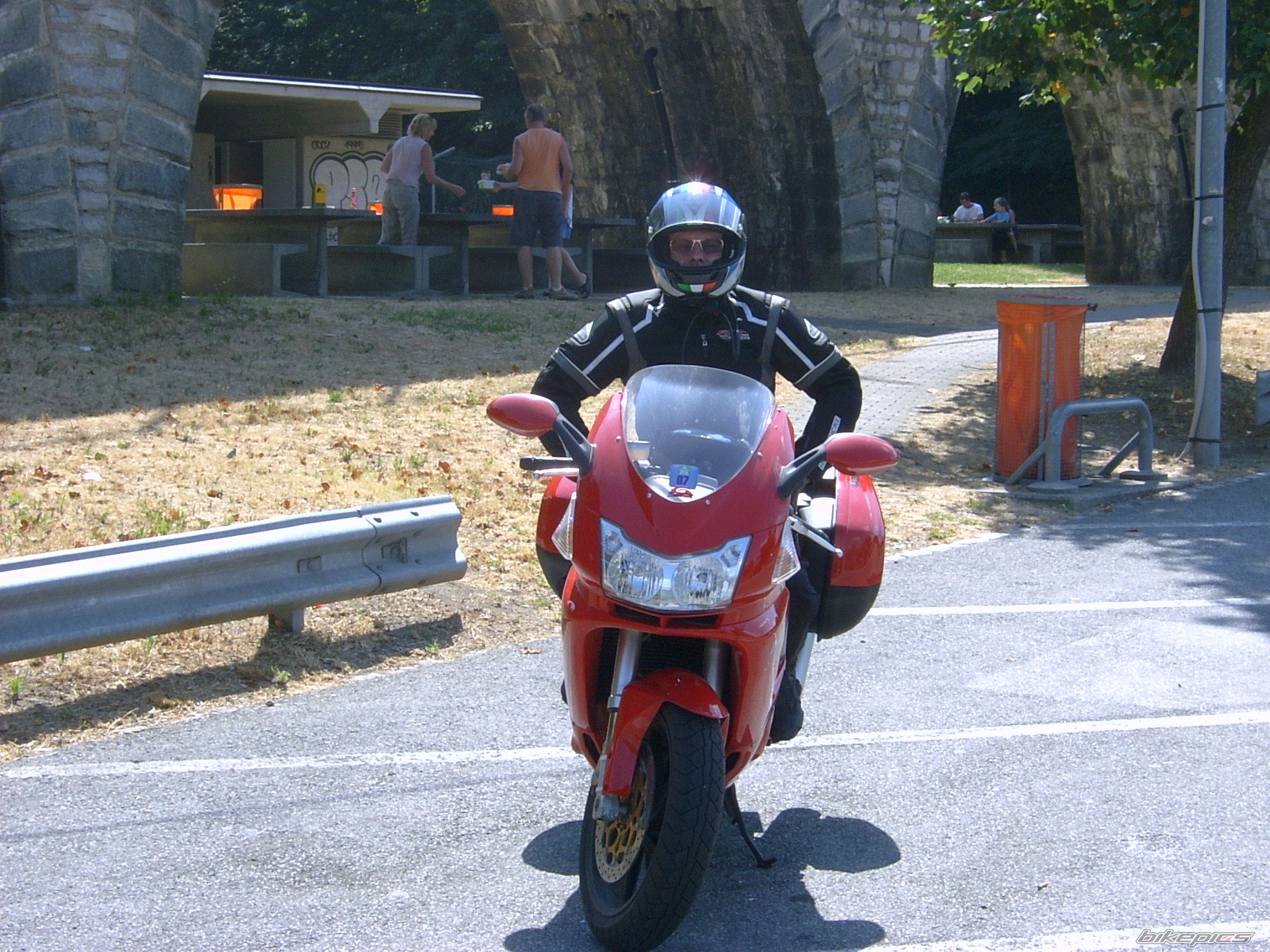款杜卡迪ST3摩托车图片4