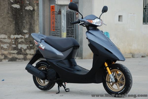 新一款 HONDA 银灰色四冲程小踏板 DIO AF-57期 豪华版 图片 0