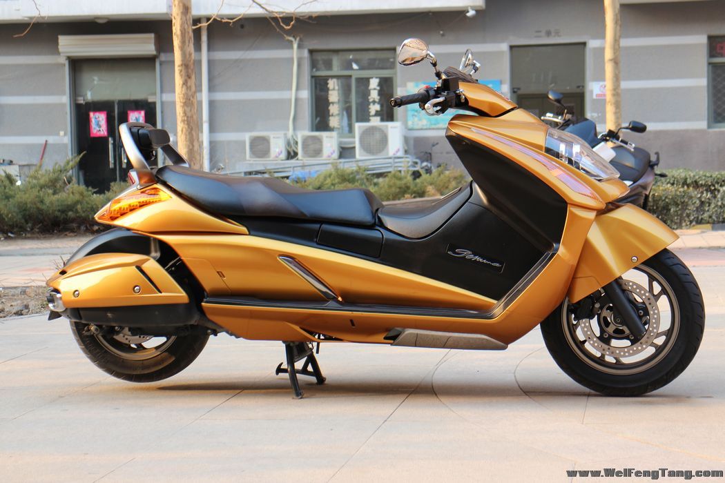 2009年铃木嘎马250摩托车 踏板摩托中的劳斯莱斯 金色 成色新 图片 0