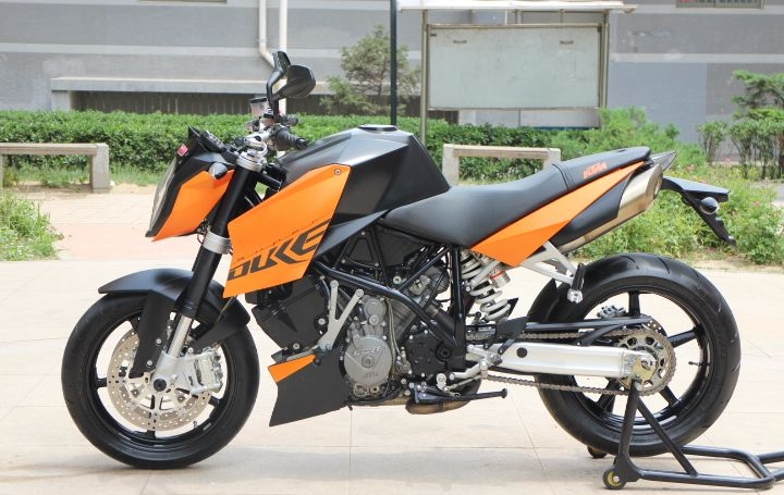 2008款KTM 990超强性能的双缸街头异兽，橘红色 三千多公里 990 Super Duke图片 3