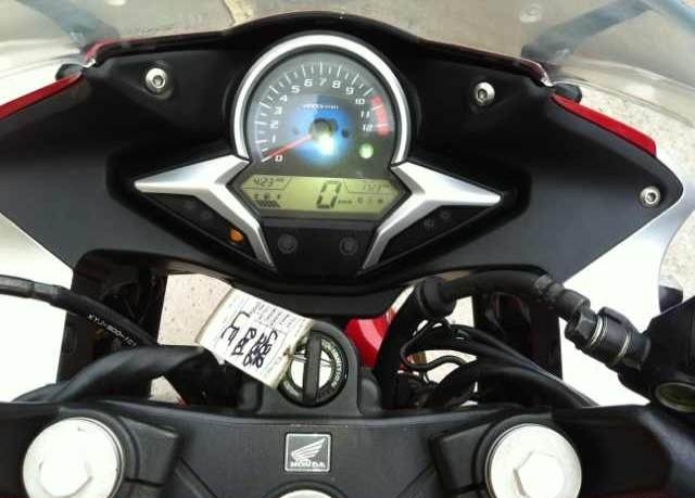 款本田CBR250R摩托车图片3