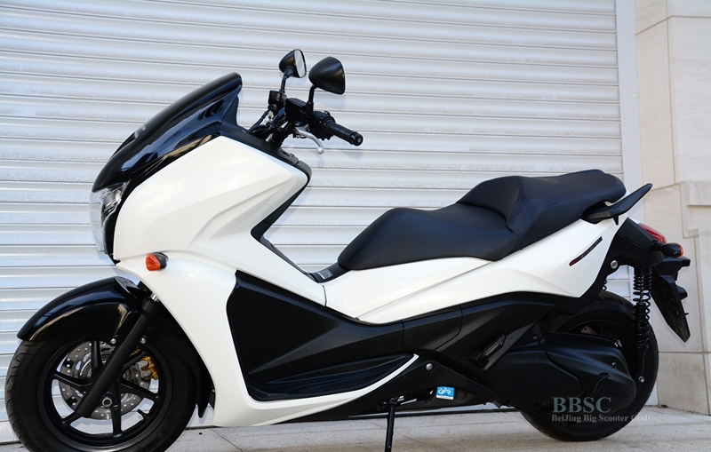 款本田Forza摩托车图片4