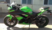 川崎Ninja 300 ABS摩托车图片