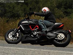 杜卡迪大魔鬼Diavel摩托車2011圖片