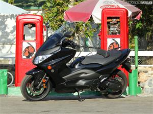 雅马哈TMax摩托车2011图片