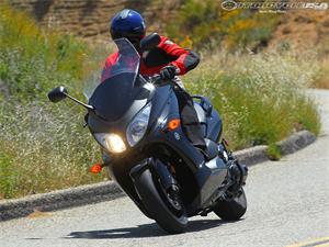 雅马哈TMax摩托车2011图片